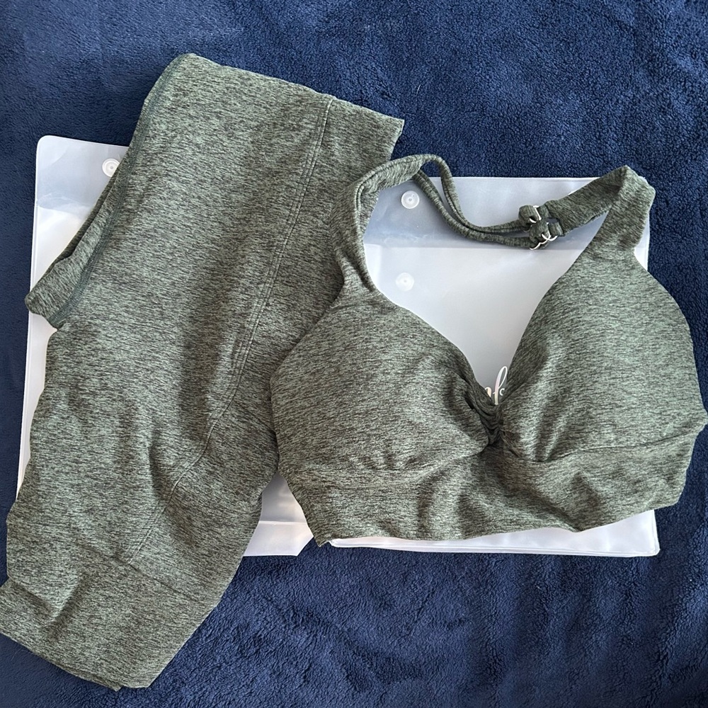 Green Bombshell V-Back Set